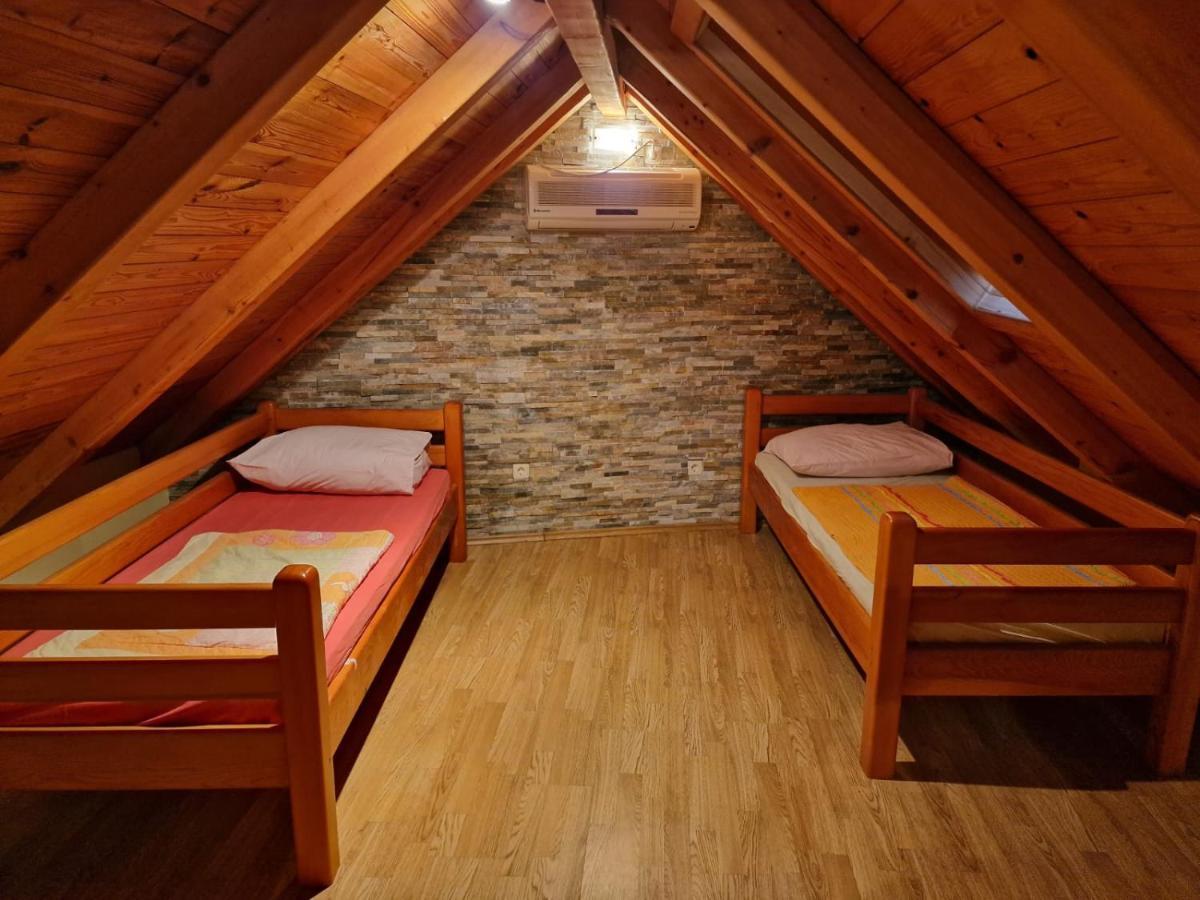Appartamento House Riva Pirovac Esterno foto