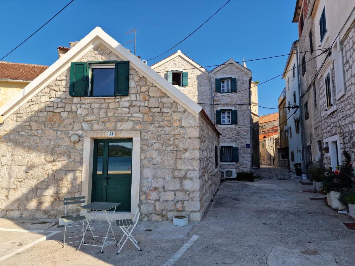 Appartamento House Riva Pirovac Esterno foto